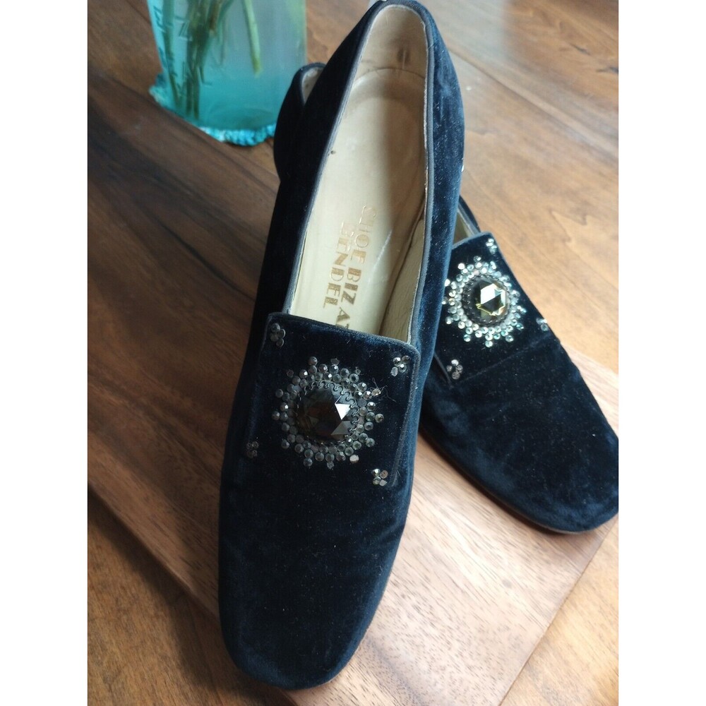 Italian Signed Shoe Biz Bendel Women's Shoe 8.5 Vintage Jewel Black Velvet Heels